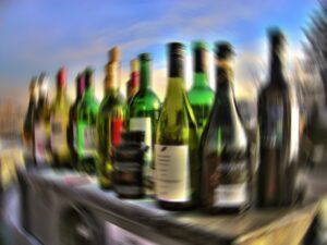 Cerca de 20% das pessoas consomem pelo menos seis doses de alcool na mesma ocasião. (imagem: Pixabay