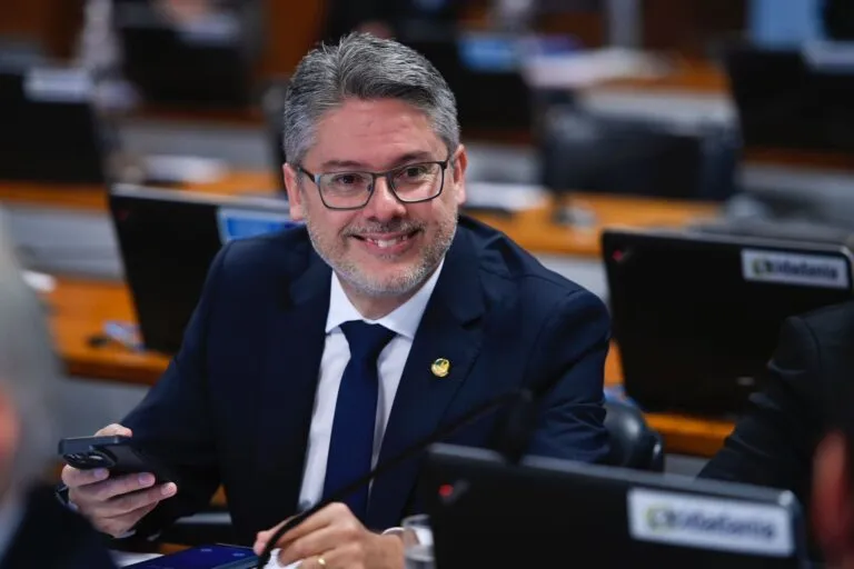 Senador inova forma de distribuir recursos de emendas
