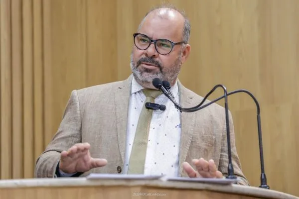 isac silveira foto gilton rosas e1730942471825